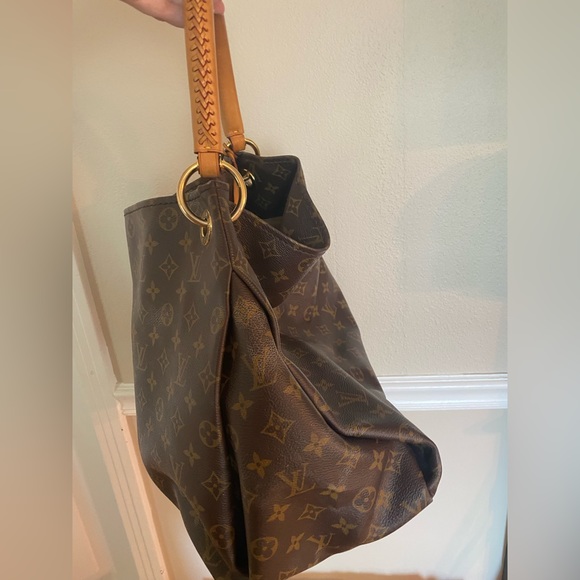 Loui Vuitton - Picture 3 of 5